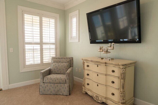 Building Photo - Beautiful 7-Bedroom Beachfront Home on 30A