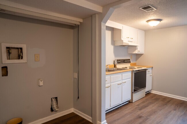 Building Photo - 400 Midland Dr