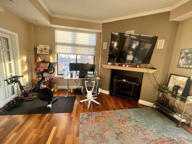 Building Photo - 700 1st St