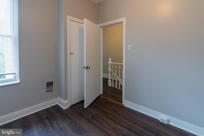 Building Photo - 3617 N Sydenham St