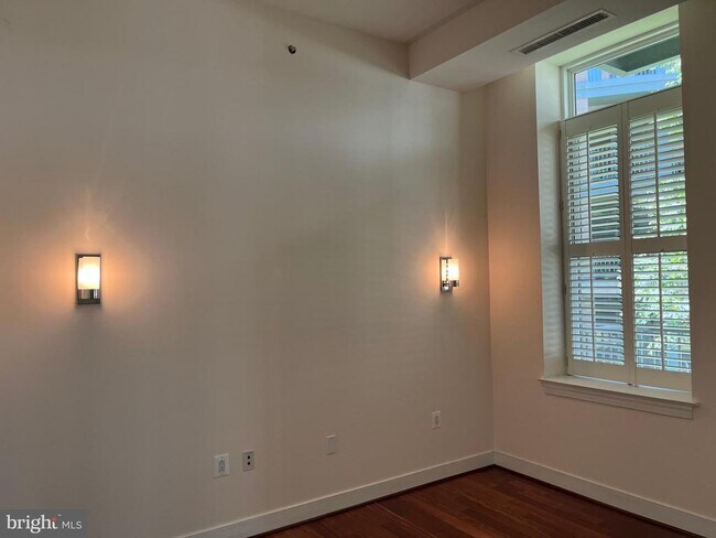 Building Photo - 2425 L St NW