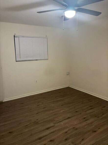 Building Photo - 228 Melrose Dr