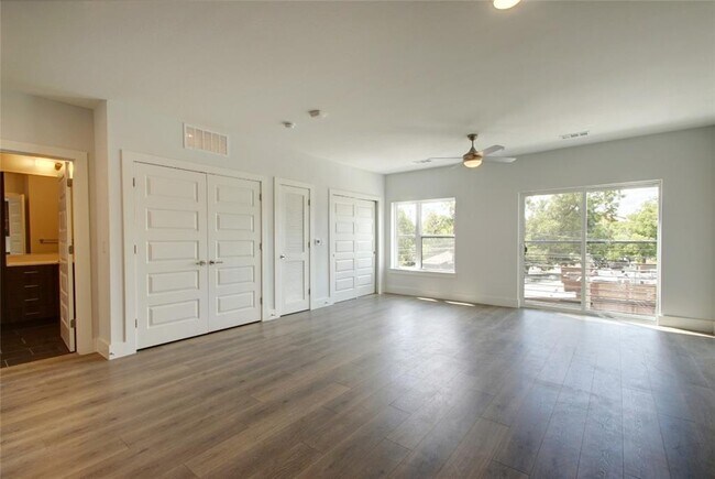 Building Photo - 2213 Poquito St