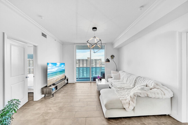 Building Photo - 1945 S Ocean Dr