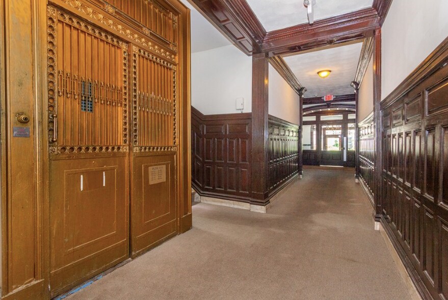 Building Photo - 1111 Boylston St