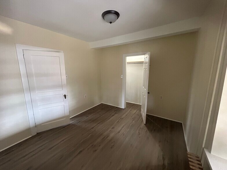 Master Bedroom - 1520 Harvey Ln