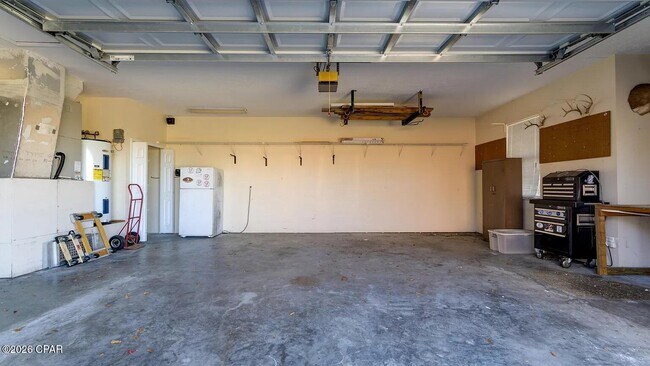 Building Photo - 816 W 8th St Cir