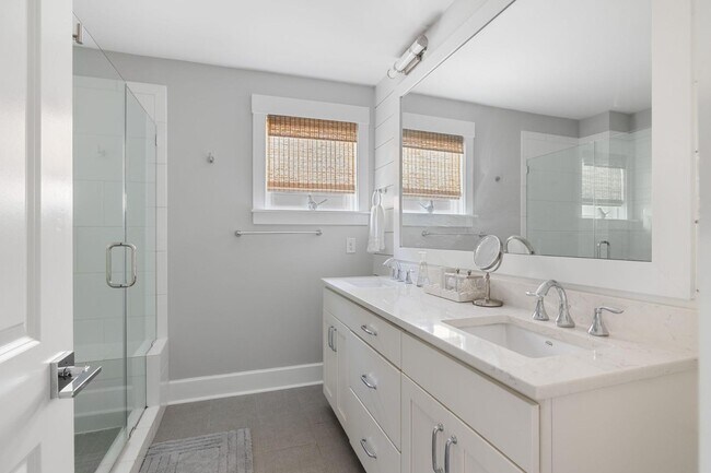 Building Photo - 970 Key Colony Ct