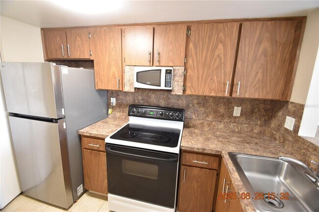 Building Photo - 3814 N Lake Dr