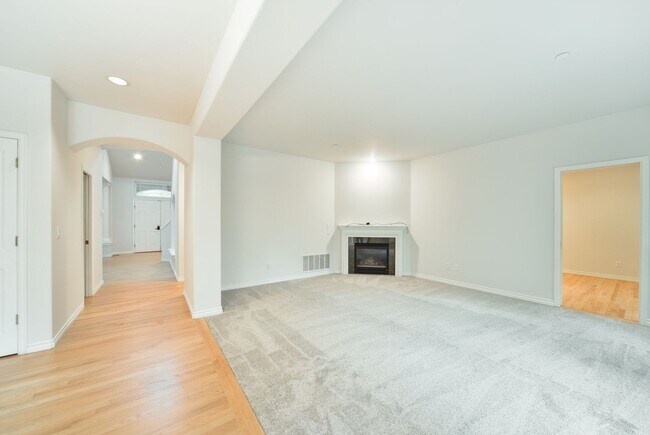 Building Photo - Nice 5 Bed / 2.5 bath house for rent in Kenmore.