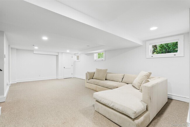 Building Photo - 6 Summit Ave