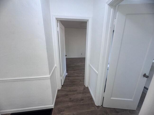 Building Photo - 2-Bedroom Home in the State Streets!