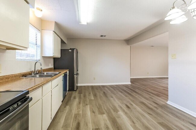 Building Photo - 5606 Drakestone Blvd