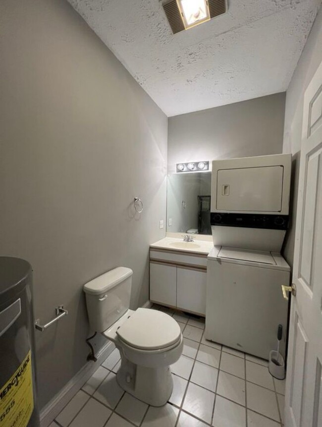 Building Photo - 110 Estes Dr