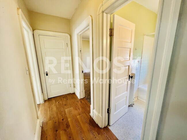 Building Photo - Spacious Upper-Level Duplex in the Heart of South Minneapolis.