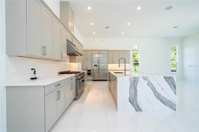 Building Photo - 16044 Pendio Dr