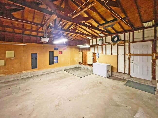 Building Photo - Spacious Redone Rambler with Huge 1/2 Acre Yard, Deck, Patio, Primary Suite, 3-BRs on Main Level ...