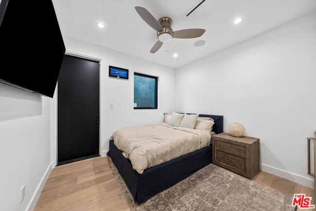 Building Photo - 3140 Coldwater Canyon Ave