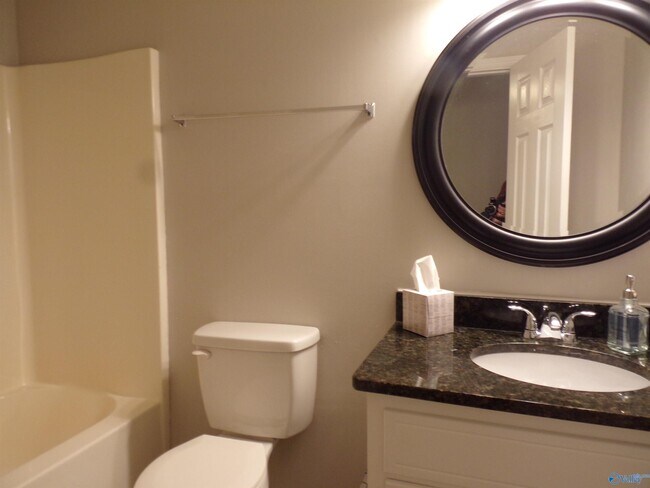 Building Photo - 100 Tess Cir