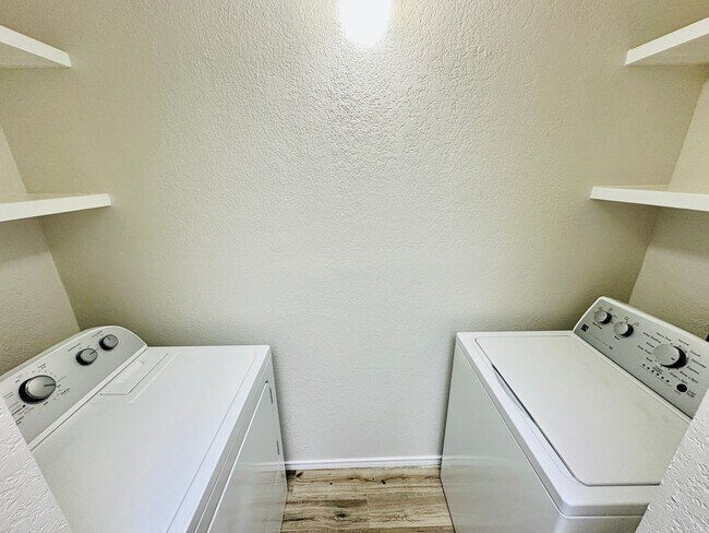 Building Photo - Charming 2 Bed 2 Bath Condo with Nature Vi...