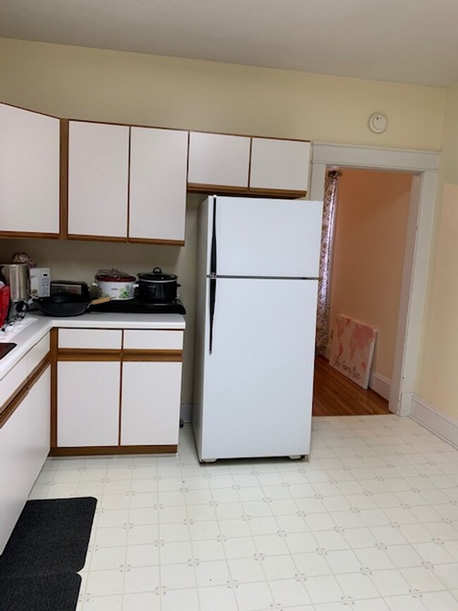 Building Photo - 215 N Lewis St