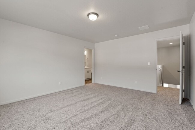 Building Photo - 4800-4802 E Fairview Ave