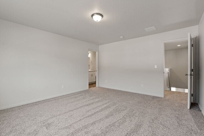 Building Photo - 4804-4806 E Fairview Ave