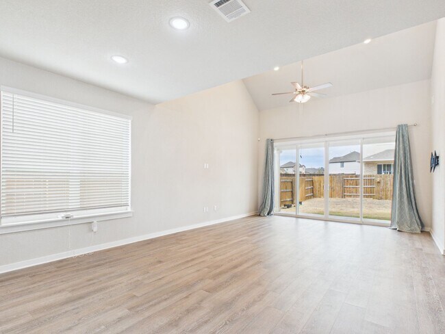 Building Photo - Beautiful Bar W Ranch Home – Hill Country Charm with Modern Comforts