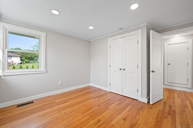 Building Photo - 21 Crestwood Ave