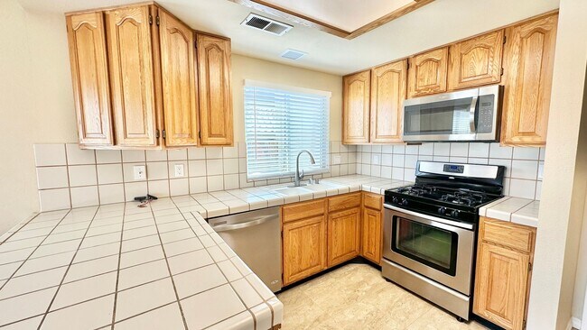 Building Photo - Lovely Single Story Home in Quiet Neighbor...
