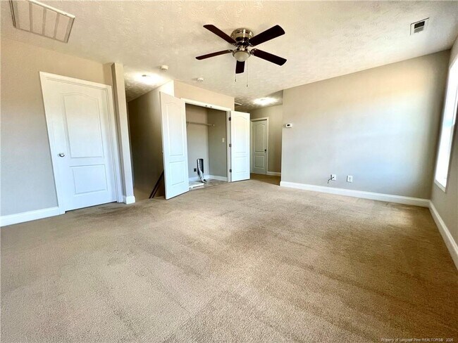 Building Photo - 240 Declaration Dr