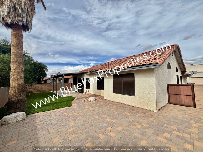 Building Photo - 2621 W Camino Del Deseo