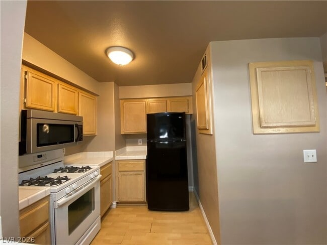 Building Photo - 2251 Wigwam Pkwy