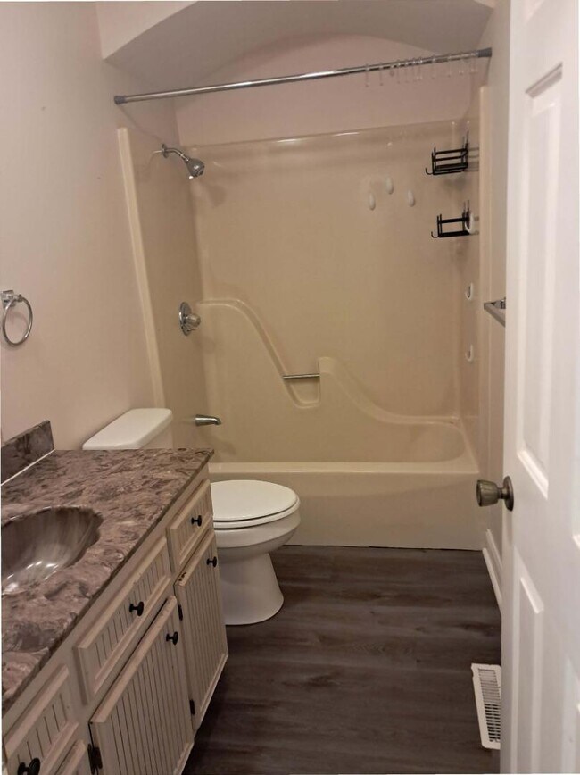 Building Photo - 1706 Ridgewood Dr