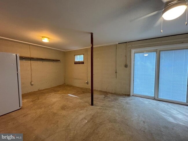 Building Photo - 11850 Clifton Dr