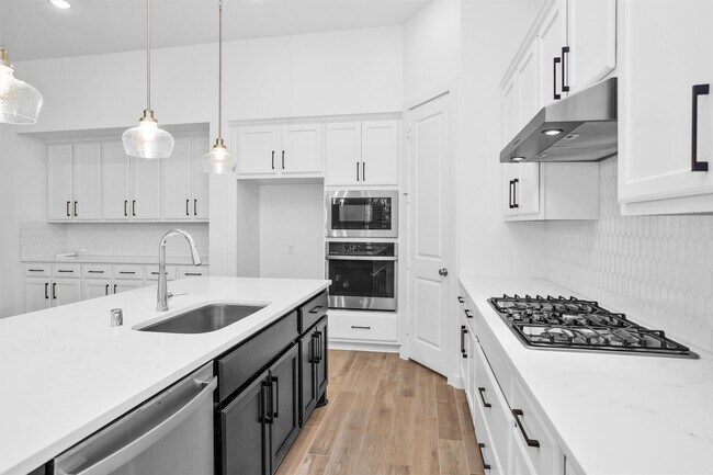 Building Photo - 256 Sky Top Dr