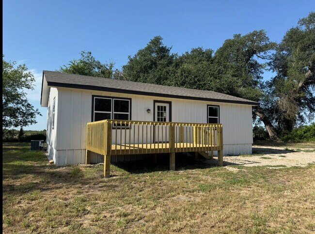 Building Photo - "Charming 2-Bed, 1-Bath Retreat in Lott, TX – 1100 Sq Ft of Cozy Living!"