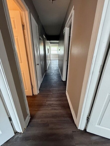 Building Photo - LARGE 4BR ONE LEVEL HOME WITH A GREAT FLOORPLAN.  TONS OF SPACE!