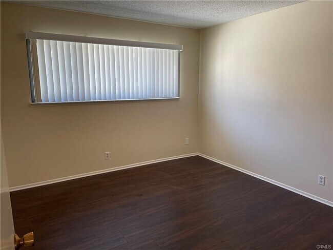 Building Photo - 1553 Albret St