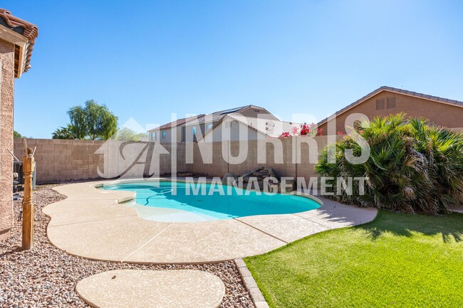 Building Photo - Beautiful Home with a Pool in Maricopa