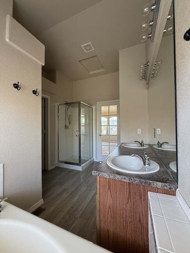 Building Photo - 15859 Bridle Ridge Dr