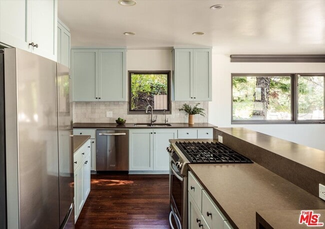 Building Photo - 2051 Kenilworth Ave