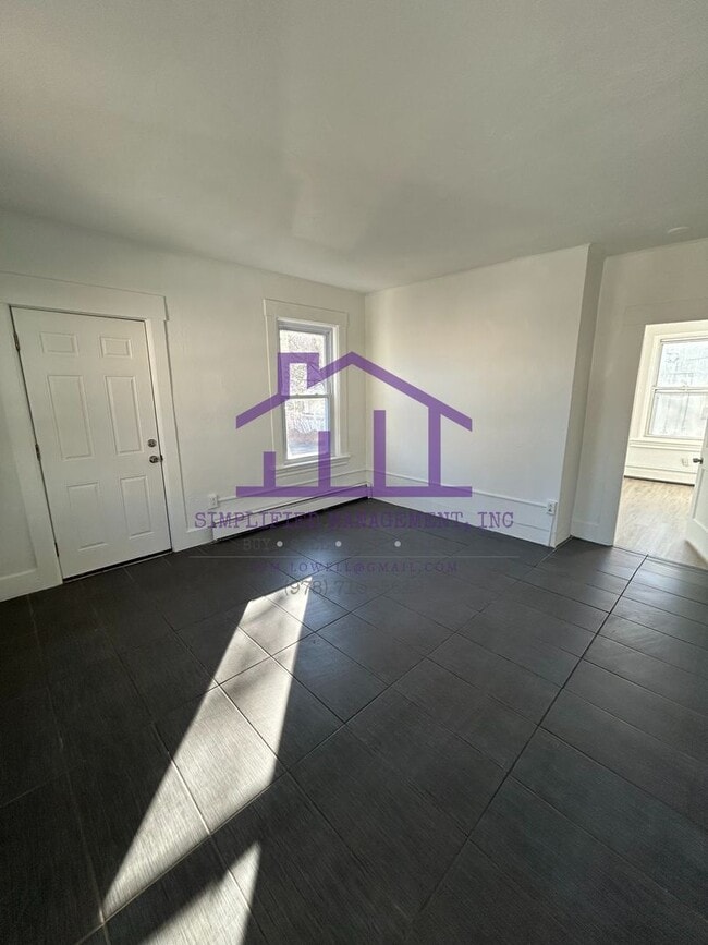 Building Photo - 221 Regan St