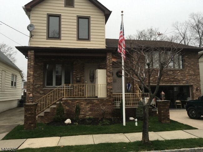 Building Photo - 18 Hilton St