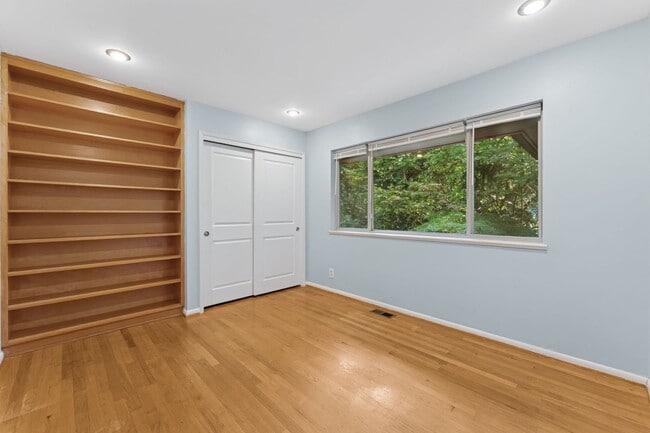 Building Photo - Mid-Century Gregory Heights 4 bedroom 2.25...
