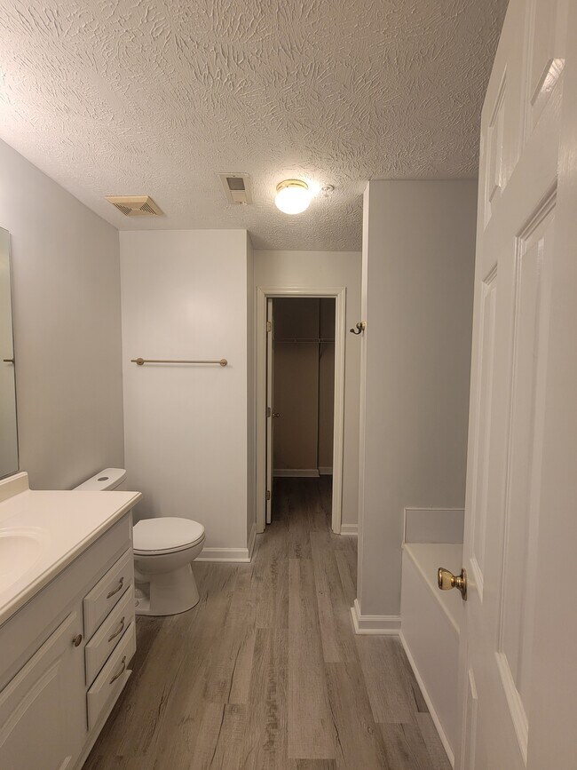 Building Photo - 320 Bubble Creek Ct