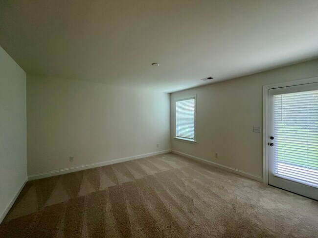 Building Photo - 2132 Barrowcliffe Dr NW