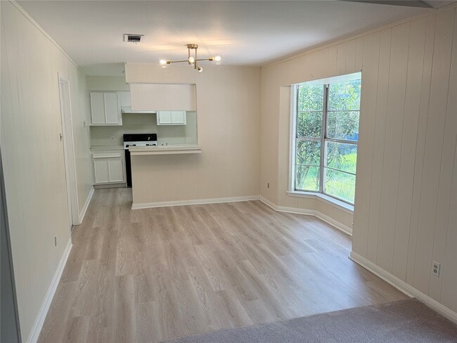 Building Photo - 2220 Ripple Creek Dr