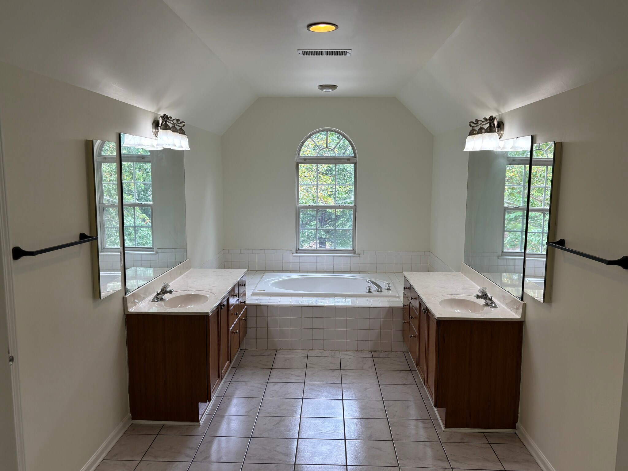 Building Photo - 15938 Wayland Dr