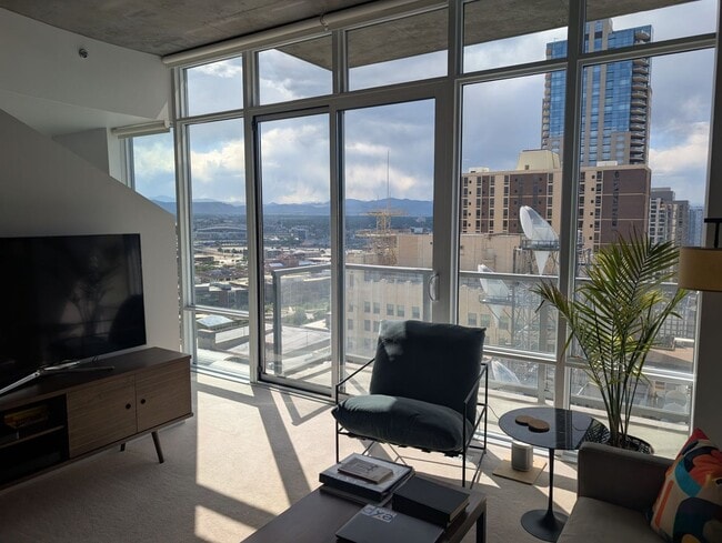 Building Photo - Luxury 1 Bedroom + Den - Breathtaking Mountain Views